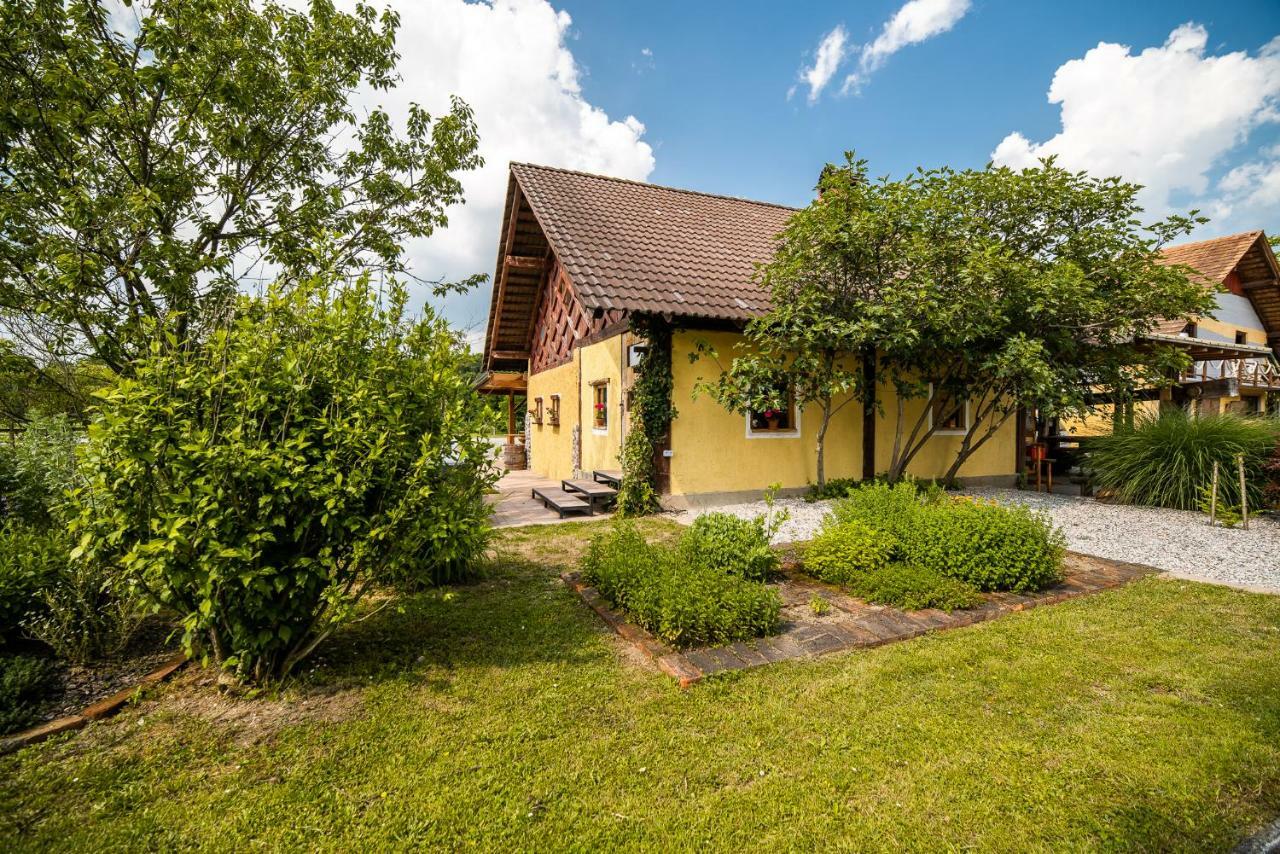 Apartment With Sauna Pr' Geci Dobova ภายนอก รูปภาพ