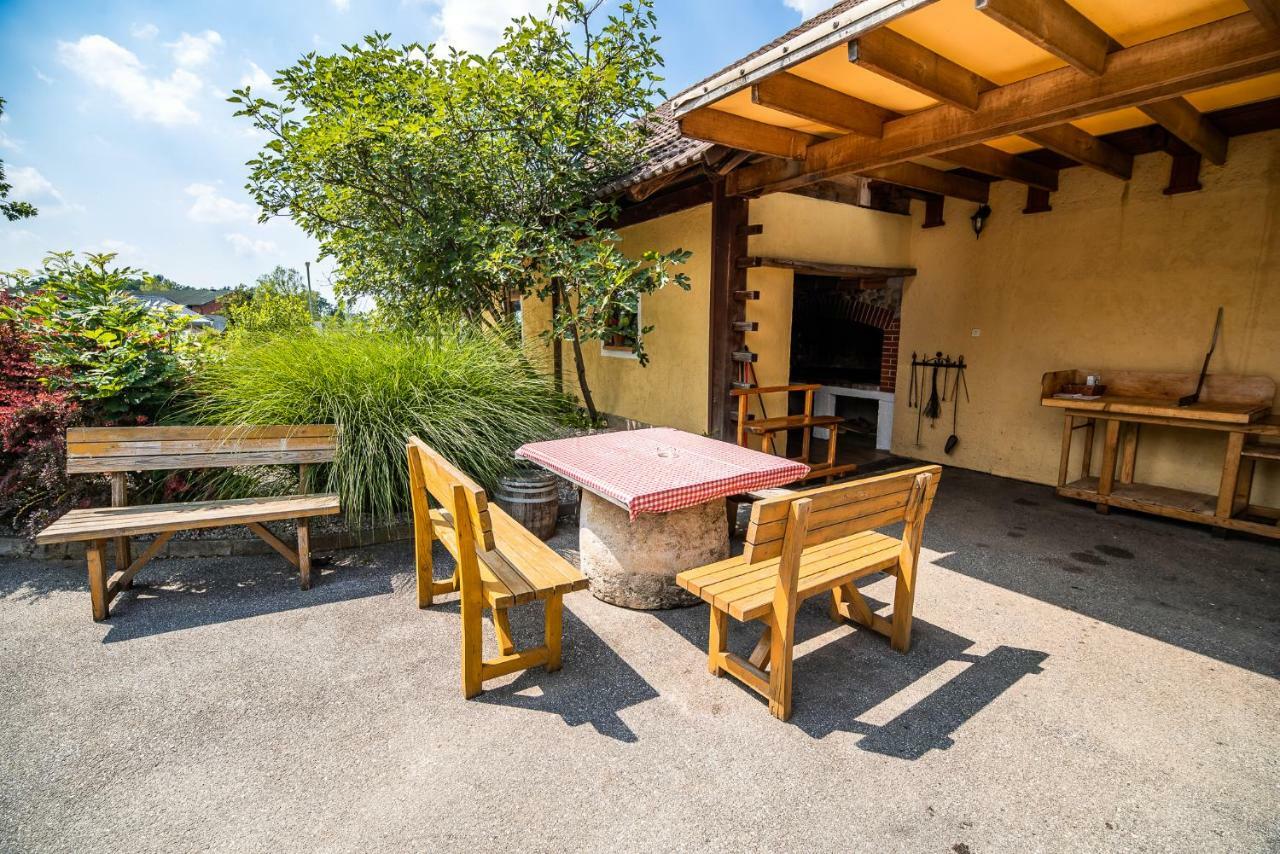Apartment With Sauna Pr' Geci Dobova ภายนอก รูปภาพ